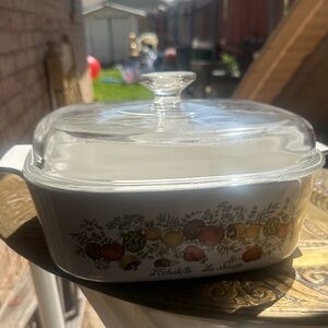 Vintage corningware casserole dish with Pyrex lid